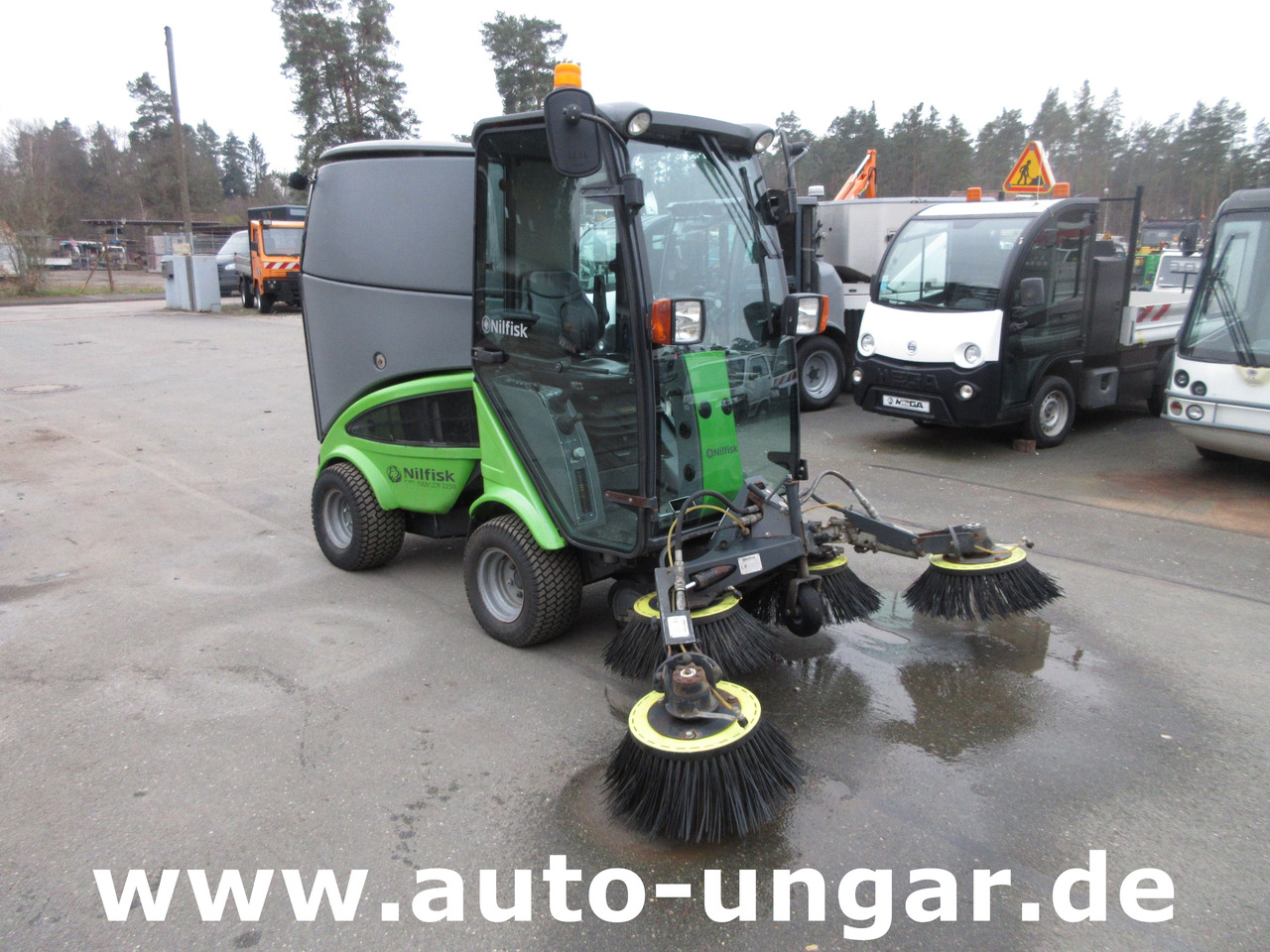 Nilfisk CR 2250 Egholm Bj. 2015 Kehrmaschine 4x4 Perkins Diesel Knicklenkung - Sopmaskin: bild 1 Nilfisk CR 2250 Egholm Bj. 2015 Kehrmaschine 4x4 Perkins Diesel Knicklenkung - Sopmaskin: bild 1