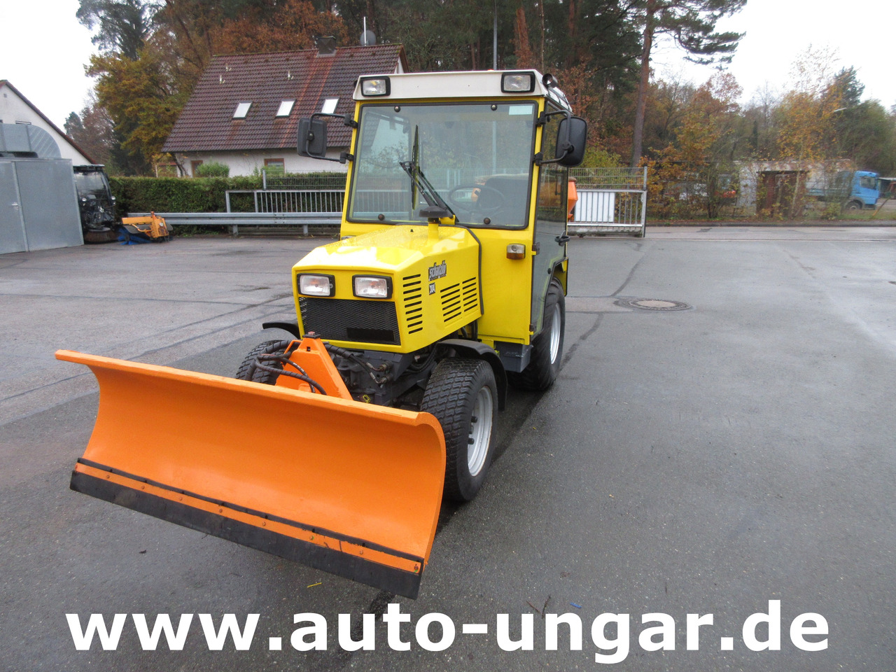 Schanzlin 304 Diesel 4x4 Winterdienst Pflug & Streuer 2-Sitzer Zapfwelle - Kommunaltraktor: bild 1 Schanzlin 304 Diesel 4x4 Winterdienst Pflug & Streuer 2-Sitzer Zapfwelle - Kommunaltraktor: bild 1