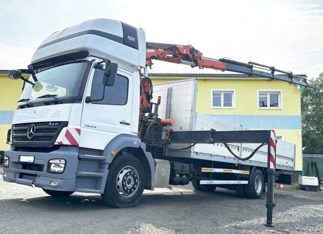 Mercedes-Benz Axor 1824 - Flakbil, Kranbil: bild 1 Mercedes-Benz Axor 1824 - Flakbil, Kranbil: bild 1