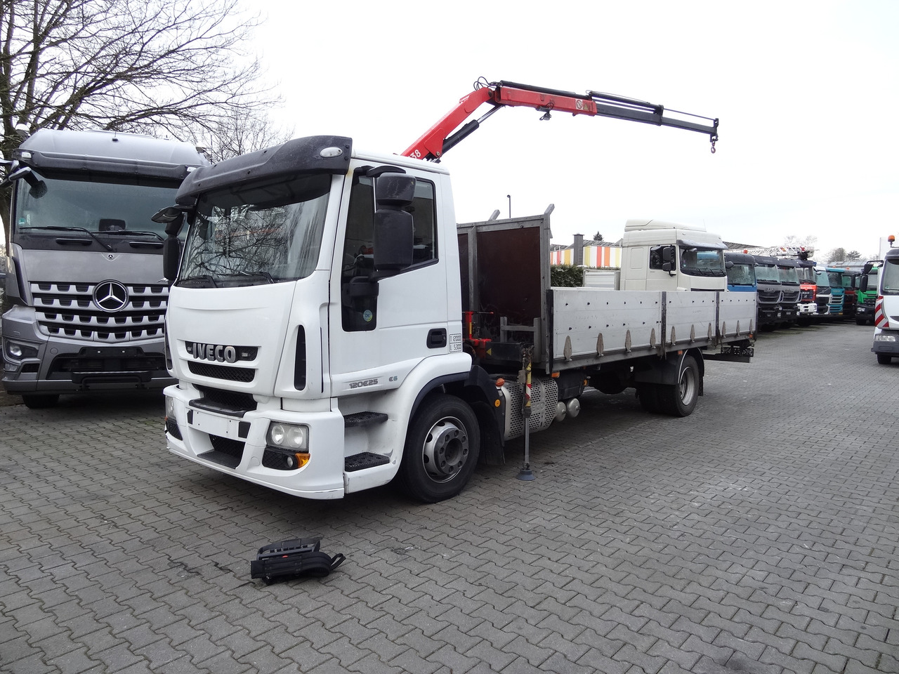 Iveco EuroCargo 120E25 Fassi F38 - Kranbil, Flakbil: bild 1 Iveco EuroCargo 120E25 Fassi F38 - Kranbil, Flakbil: bild 1
