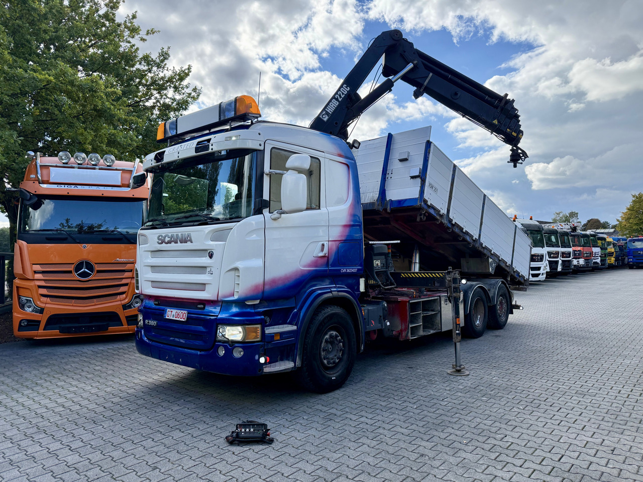 Scania R380 6X2*4 Kipper mit Kran HIAB 220 - Tippbil lastbil, Kranbil: bild 1 Scania R380 6X2*4 Kipper mit Kran HIAB 220 - Tippbil lastbil, Kranbil: bild 1