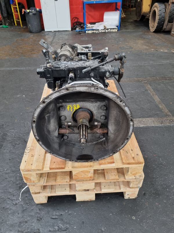 ZF 6S85 with voith Retarder Gearbox - Växellåda: bild 2 ZF 6S85 with voith Retarder Gearbox - Växellåda: bild 2