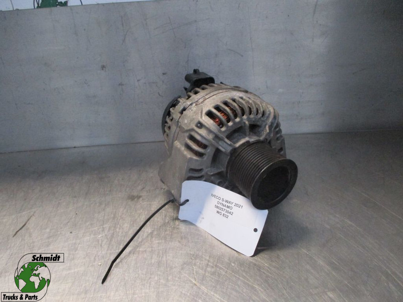 Iveco S-WAY 5802573042 DYNAMO EURO 6 MODEL 2021 - Generator för Lastbil: bild 1 Iveco S-WAY 5802573042 DYNAMO EURO 6 MODEL 2021 - Generator för Lastbil: bild 1