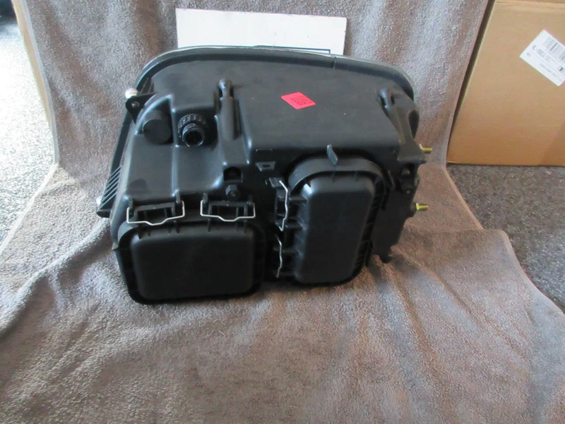 Mercedes-Benz A 943 820 02 61 // A 943 820 01 61 KOPLAMP MERCEDES BENZ 1841 MP2 EURO 3 NIEUWE - Strålkastare för Lastbil: bild 4 Mercedes-Benz A 943 820 02 61 // A 943 820 01 61 KOPLAMP MERCEDES BENZ 1841 MP2 EURO 3 NIEUWE - Strålkastare för Lastbil: bild 4