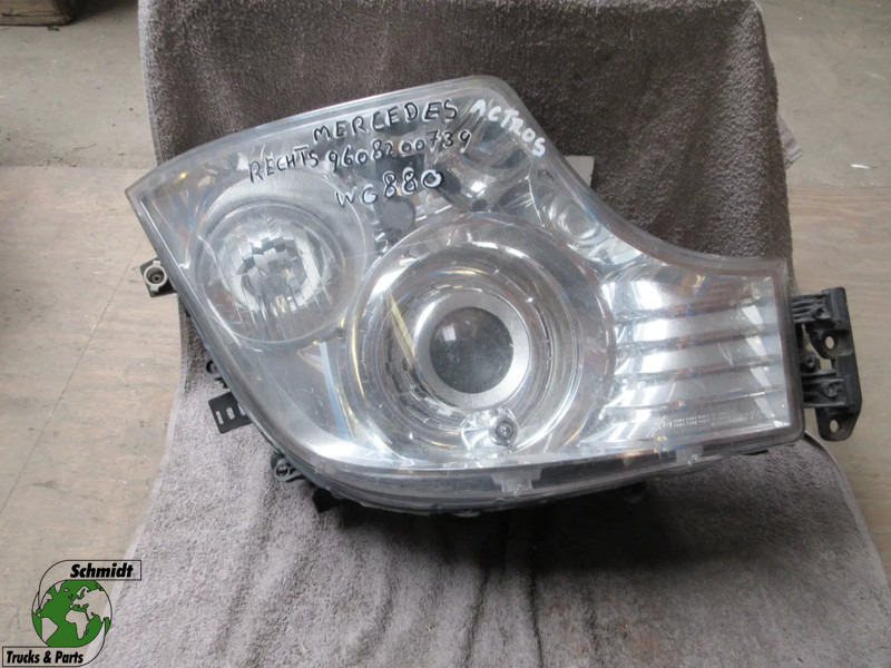 Mercedes-Benz A 960 820 07 39 KOPLAMP XENOS MERCEDES BENZ 1845 MP4 RECHTS EURO 6 - Strålkastare för Lastbil: bild 1 Mercedes-Benz A 960 820 07 39 KOPLAMP XENOS MERCEDES BENZ 1845 MP4 RECHTS EURO 6 - Strålkastare för Lastbil: bild 1
