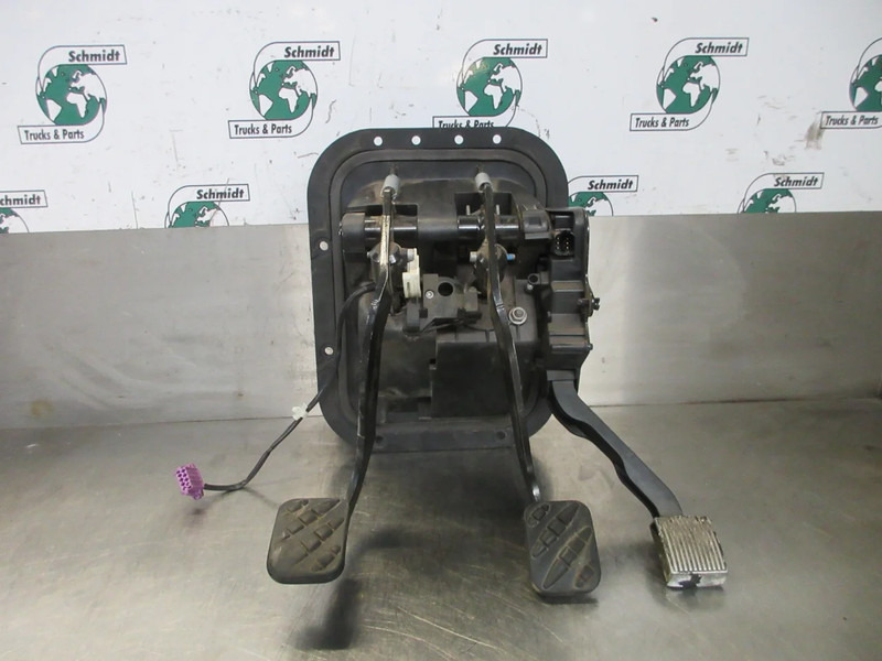 Volvo 21761966// 82545137 PEDAAL SYSTEEM VOLVO FL 210 EURO 6 - Hytt och interiör för Lastbil: bild 3 Volvo 21761966// 82545137 PEDAAL SYSTEEM VOLVO FL 210 EURO 6 - Hytt och interiör för Lastbil: bild 3