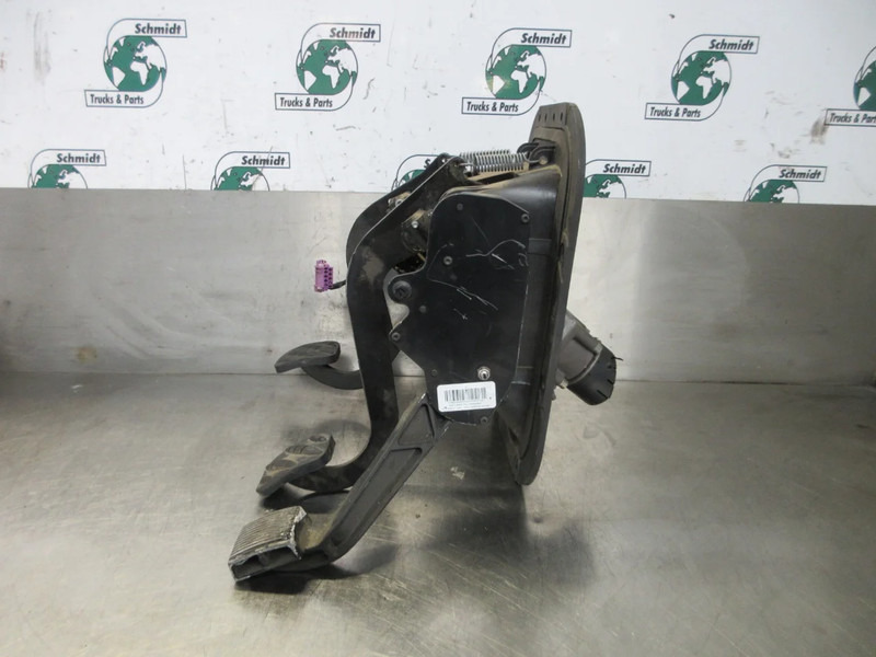 Volvo 21761966// 82545137 PEDAAL SYSTEEM VOLVO FL 210 EURO 6 - Hytt och interiör för Lastbil: bild 2 Volvo 21761966// 82545137 PEDAAL SYSTEEM VOLVO FL 210 EURO 6 - Hytt och interiör för Lastbil: bild 2