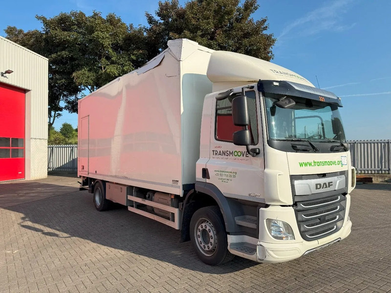 DAF CF 230 / ENGINE RUNNING / ONLY:286284 KM / ACC / LWDS / PLATFORM 2000 KG / 3SEATS / AUTOMATIC / EURO-6 / 2018 - Lastbil med skåp: bild 2 DAF CF 230 / ENGINE RUNNING / ONLY:286284 KM / ACC / LWDS / PLATFORM 2000 KG / 3SEATS / AUTOMATIC / EURO-6 / 2018 - Lastbil med skåp: bild 2