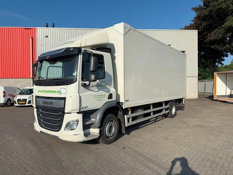 DAF CF 230 / ENGINE RUNNING / ONLY:286284 KM / ACC / LWDS / PLATFORM 2000 KG / 3SEATS / AUTOMATIC / EURO-6 / 2018 - Lastbil med skåp: bild 1 DAF CF 230 / ENGINE RUNNING / ONLY:286284 KM / ACC / LWDS / PLATFORM 2000 KG / 3SEATS / AUTOMATIC / EURO-6 / 2018 - Lastbil med skåp: bild 1