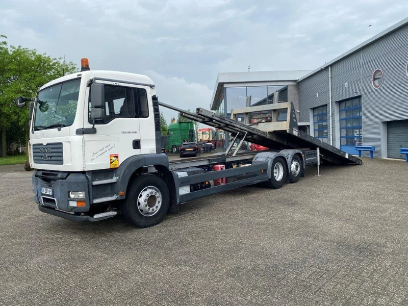 MAN TGA26.320 / SLIDING PLATEAU / WINCH / LIFT AXLE / MACHINE CARRIER / MANUAL / EURO-4 / 2007 - Flakbil: bild 1 MAN TGA26.320 / SLIDING PLATEAU / WINCH / LIFT AXLE / MACHINE CARRIER / MANUAL / EURO-4 / 2007 - Flakbil: bild 1