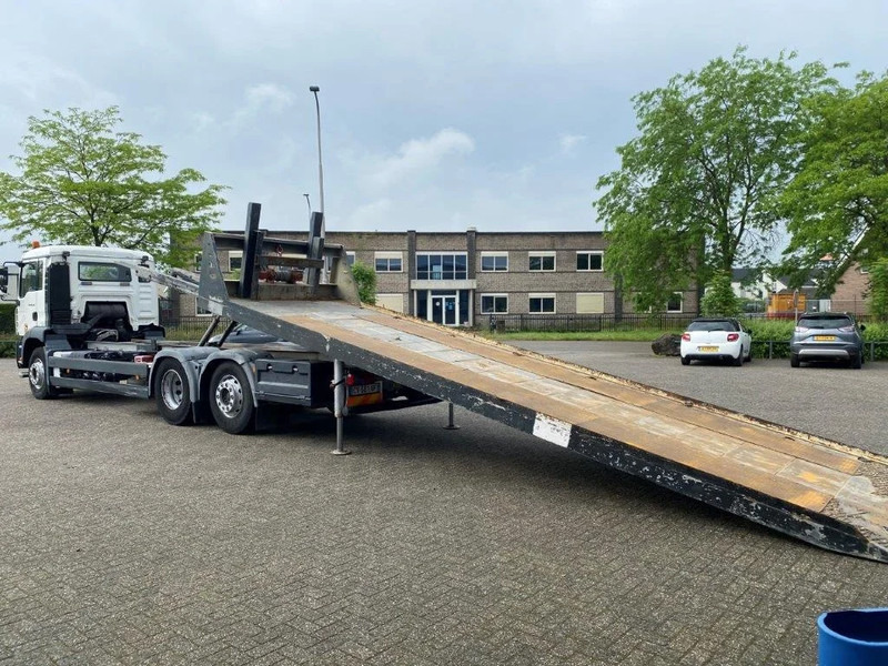 MAN TGA26.320 / SLIDING PLATEAU / WINCH / LIFT AXLE / MACHINE CARRIER / MANUAL / EURO-4 / 2007 - Flakbil: bild 5 MAN TGA26.320 / SLIDING PLATEAU / WINCH / LIFT AXLE / MACHINE CARRIER / MANUAL / EURO-4 / 2007 - Flakbil: bild 5