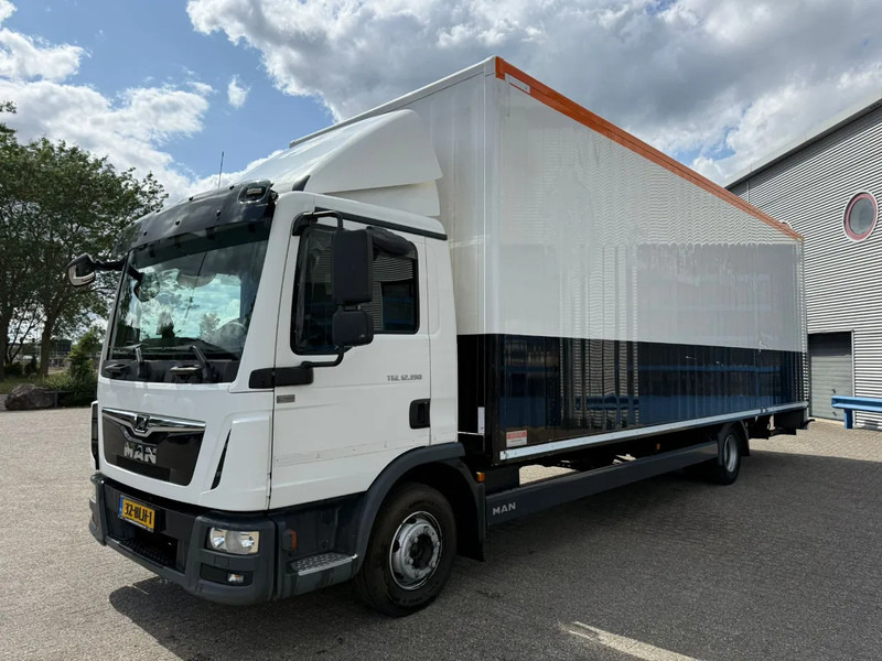 MAN TGL12.190 / NL TRUCK / ONLY:532353 KM / TUV:30-08-2025 / PLATFORM 1500KG / AIRCO / AUTOMATIC / EURO-6 / 2018 - Lastbil med skåp: bild 1 MAN TGL12.190 / NL TRUCK / ONLY:532353 KM / TUV:30-08-2025 / PLATFORM 1500KG / AIRCO / AUTOMATIC / EURO-6 / 2018 - Lastbil med skåp: bild 1