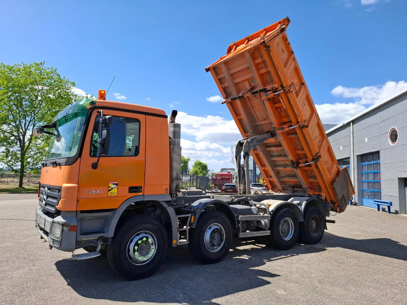 Mercedes-Benz Actros 4141 / 3SIDE MEILLER TIPPER / FULL-STEEL / DRUM BRAKES / ONLY:535937 KM / 2XSTEERING AXLE / AIRCO / AUTOMATIC / EURO-3 / - Tippbil lastbil: bild 1 Mercedes-Benz Actros 4141 / 3SIDE MEILLER TIPPER / FULL-STEEL / DRUM BRAKES / ONLY:535937 KM / 2XSTEERING AXLE / AIRCO / AUTOMATIC / EURO-3 / - Tippbil lastbil: bild 1