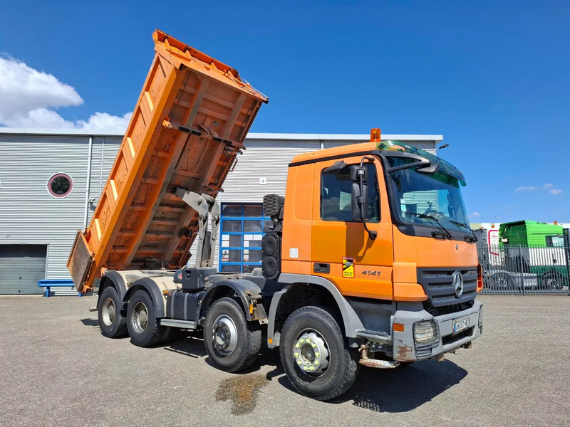 Mercedes-Benz Actros 4141 / 3SIDE MEILLER TIPPER / FULL-STEEL / DRUM BRAKES / ONLY:535937 KM / 2XSTEERING AXLE / AIRCO / AUTOMATIC / EURO-3 / - Tippbil lastbil: bild 5 Mercedes-Benz Actros 4141 / 3SIDE MEILLER TIPPER / FULL-STEEL / DRUM BRAKES / ONLY:535937 KM / 2XSTEERING AXLE / AIRCO / AUTOMATIC / EURO-3 / - Tippbil lastbil: bild 5