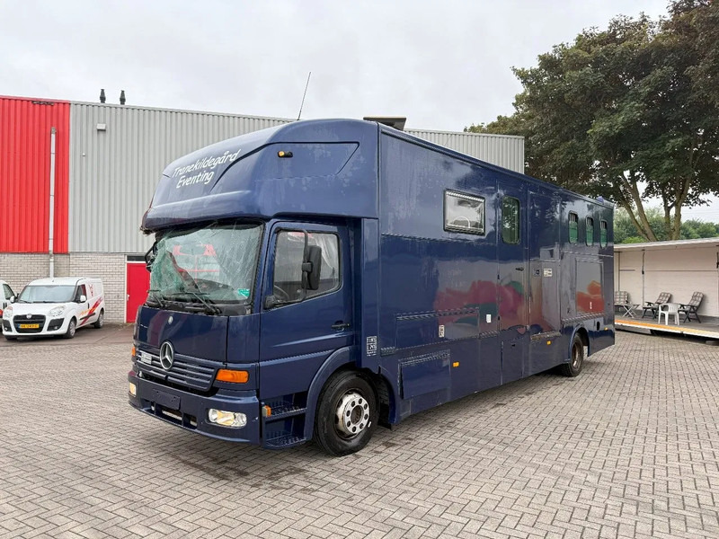 Mercedes-Benz Atego 1223 / ENGINE RUNNING / ONLY:159450 KM / HORSETRUCK / HEATED BOX / WATERTANK / LIVING ROOM / EURO-2 / MANUAL / 1998 - Hästbuss: bild 1 Mercedes-Benz Atego 1223 / ENGINE RUNNING / ONLY:159450 KM / HORSETRUCK / HEATED BOX / WATERTANK / LIVING ROOM / EURO-2 / MANUAL / 1998 - Hästbuss: bild 1
