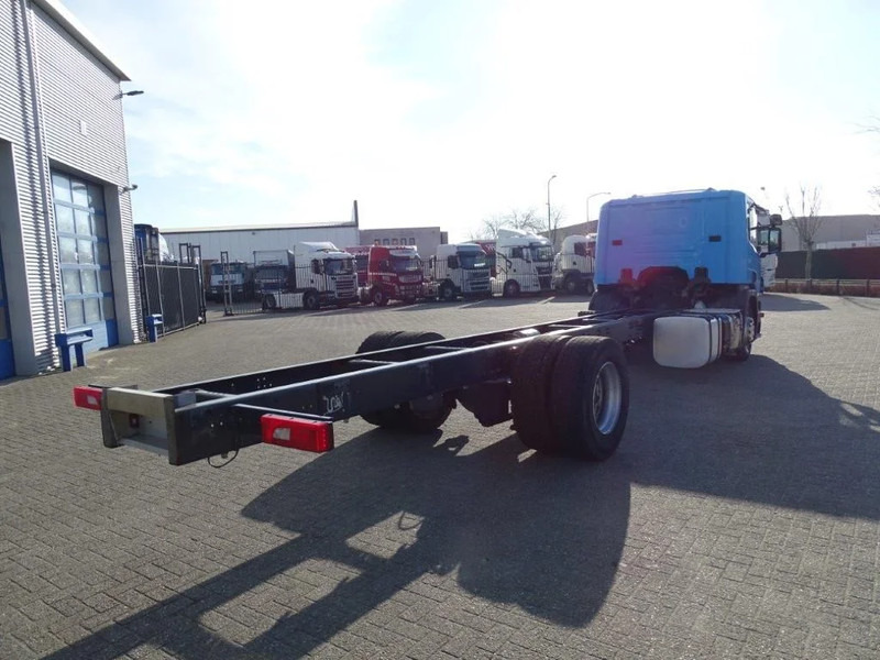 Scania P250 / AUTOMATIC / ONLY 155351 DKM / GOOD STATE / WB 5900 CM / FULL AIR / NAVI / EURO-6 / 2014 - Chassi lastbil: bild 4 Scania P250 / AUTOMATIC / ONLY 155351 DKM / GOOD STATE / WB 5900 CM / FULL AIR / NAVI / EURO-6 / 2014 - Chassi lastbil: bild 4