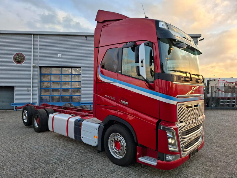 Volvo FH16-750 / BIG AXLE / VEB+ / ONLY:679711 KM / DYNAMIC STEERING / NAVI / LWDS / FULL-AIR / AUTOMATIC / EURO-6 / 2018 - Chassi lastbil: bild 2 Volvo FH16-750 / BIG AXLE / VEB+ / ONLY:679711 KM / DYNAMIC STEERING / NAVI / LWDS / FULL-AIR / AUTOMATIC / EURO-6 / 2018 - Chassi lastbil: bild 2