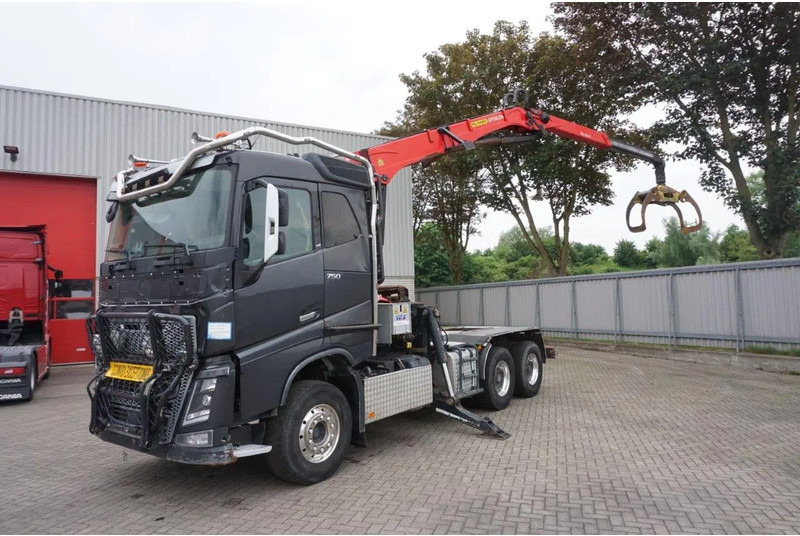 Volvo FH16-750 / ENGINE RUNNING / 6x4 / RETARDER / BIG AXLE / VEB+ / PALFINGER FD250 / EURO-6 / 2016 - Timmerbil, Kranbil: bild 1 Volvo FH16-750 / ENGINE RUNNING / 6x4 / RETARDER / BIG AXLE / VEB+ / PALFINGER FD250 / EURO-6 / 2016 - Timmerbil, Kranbil: bild 1