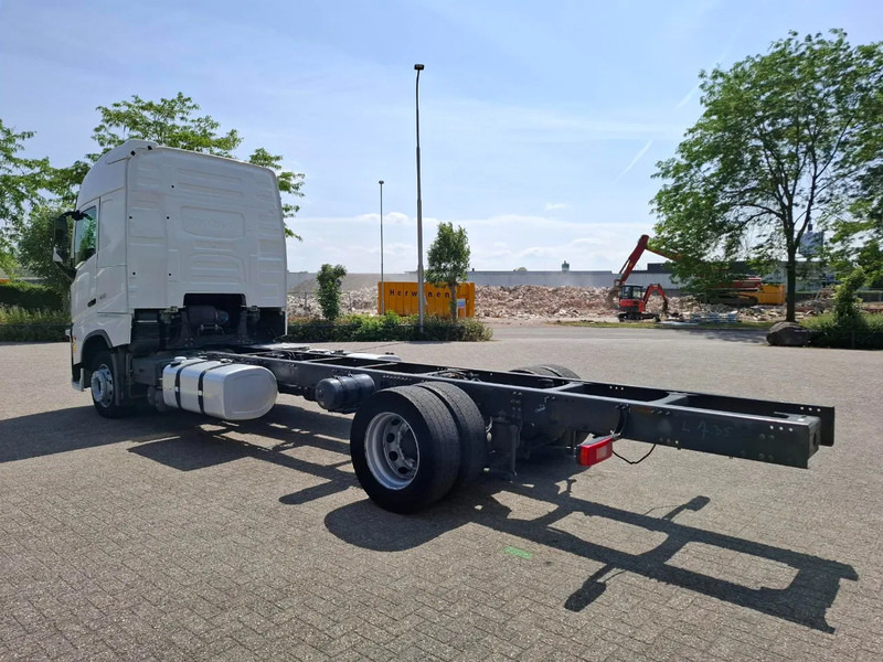 Volvo FH4-420 / PTO / DOUBLE TANK / I-PARKCOOL / VEB+ / LWDS / TUV:10-07-2025 / AUTOMATIC / EURO-6 / 2016 - Chassi lastbil: bild 3 Volvo FH4-420 / PTO / DOUBLE TANK / I-PARKCOOL / VEB+ / LWDS / TUV:10-07-2025 / AUTOMATIC / EURO-6 / 2016 - Chassi lastbil: bild 3