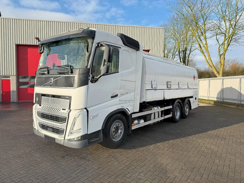Volvo FH5-500 6X2 / ENGINE RUNNING / LIFT+LENKACHSE / FULL AIR / ADR / EUROTANK / 9-TON FRONT AXLE / EURO-6 / 2022 - Tankbil: bild 1 Volvo FH5-500 6X2 / ENGINE RUNNING / LIFT+LENKACHSE / FULL AIR / ADR / EUROTANK / 9-TON FRONT AXLE / EURO-6 / 2022 - Tankbil: bild 1