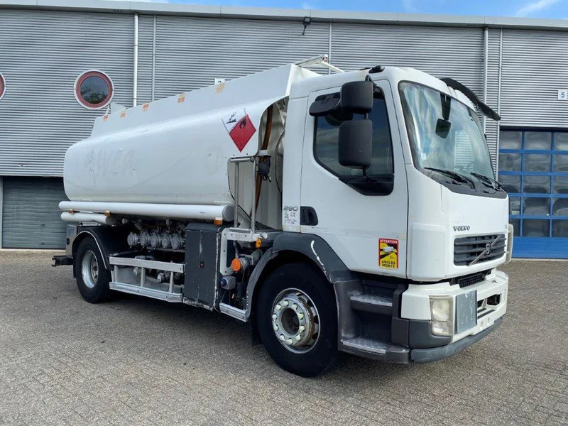 Volvo FL7-290 / 5 COMPARTIMENTS / 13000 LITER TOTAL / PUMP / ONLY:288120 KM / AUTOMATIC / EURO-5 / 2009 - Tankbil: bild 2 Volvo FL7-290 / 5 COMPARTIMENTS / 13000 LITER TOTAL / PUMP / ONLY:288120 KM / AUTOMATIC / EURO-5 / 2009 - Tankbil: bild 2