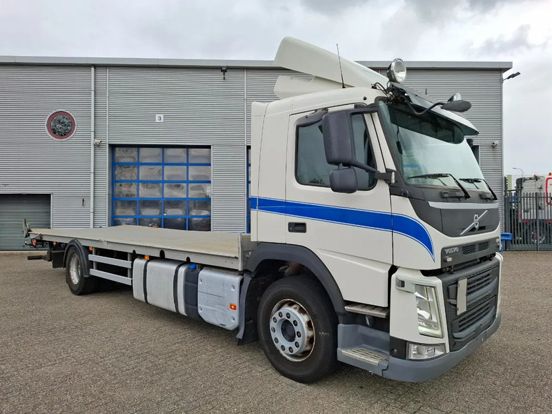 Volvo FM11-330 / ONLY:376356 KM / NAVI / FULL-AIR / LWDS / AIRCO / AUTOMATIC / EURO-6 / 2016 - Chassi lastbil: bild 2 Volvo FM11-330 / ONLY:376356 KM / NAVI / FULL-AIR / LWDS / AIRCO / AUTOMATIC / EURO-6 / 2016 - Chassi lastbil: bild 2