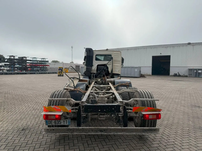 Volvo FMX 450 / ENGINE RUNNING / 8X4 / VEB / ONLY:260642 KM / PTO / LIFT+LENKACHSE / ALCOA / AUTOMATIC / EURO-6 / 2014 - Chassi lastbil: bild 4 Volvo FMX 450 / ENGINE RUNNING / 8X4 / VEB / ONLY:260642 KM / PTO / LIFT+LENKACHSE / ALCOA / AUTOMATIC / EURO-6 / 2014 - Chassi lastbil: bild 4