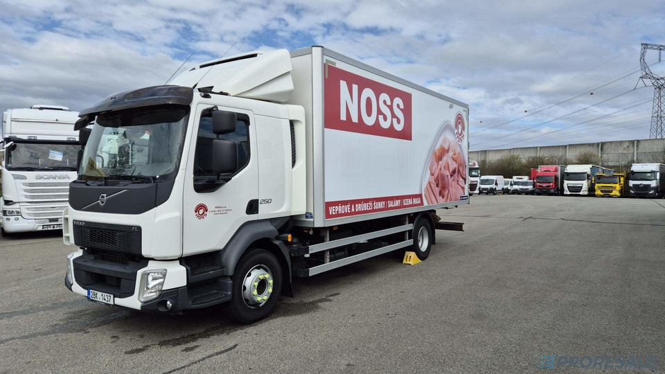 VOLVO FL 250 BB EURO 6 - mrazírna + CARRIER XARIOS 600 EL MAXI - Kylbil lastbil: bild 2 VOLVO FL 250 BB EURO 6 - mrazírna + CARRIER XARIOS 600 EL MAXI - Kylbil lastbil: bild 2