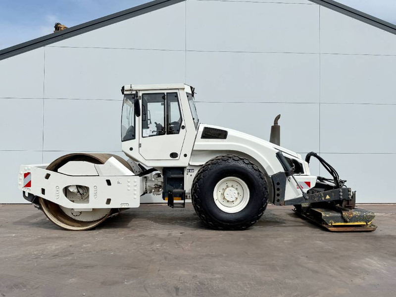 Cat BW213DH-4 - Extra Vibrating Plate / EVIB/BVC - Vält: bild 1 Cat BW213DH-4 - Extra Vibrating Plate / EVIB/BVC - Vält: bild 1