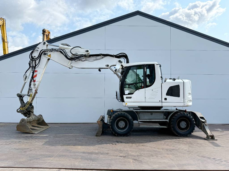 Liebherr A918 Compact - 4 Buckets / Triple Boom / Auto Lube - Grävmaskin på däck: bild 2 Liebherr A918 Compact - 4 Buckets / Triple Boom / Auto Lube - Grävmaskin på däck: bild 2