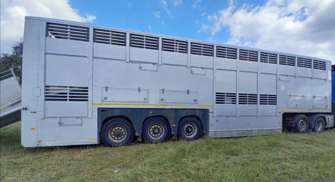 Gray and Adams Gadd3 / Works Great / Hydraulic / 2 Levels - Djurtransport semitrailer: bild 2 Gray and Adams Gadd3 / Works Great / Hydraulic / 2 Levels - Djurtransport semitrailer: bild 2