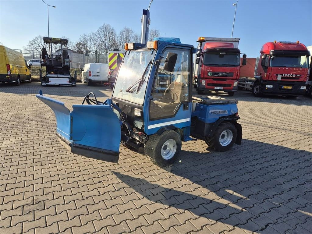 Holder C245 4WD / Tool carrier / Snow plow / PTO FRONT AN - Plogbil: bild 1 Holder C245 4WD / Tool carrier / Snow plow / PTO FRONT AN - Plogbil: bild 1