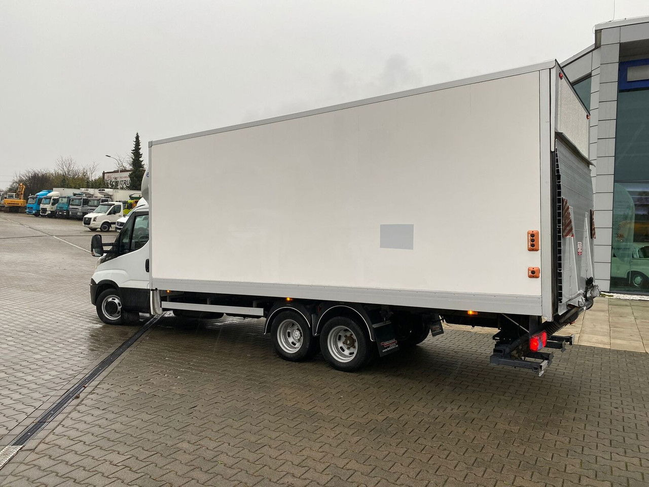 Iveco Daily 35C18 35C180 / NEW Service / Trailer / Euro 6 - Lastbil med skåp: bild 4 Iveco Daily 35C18 35C180 / NEW Service / Trailer / Euro 6 - Lastbil med skåp: bild 4