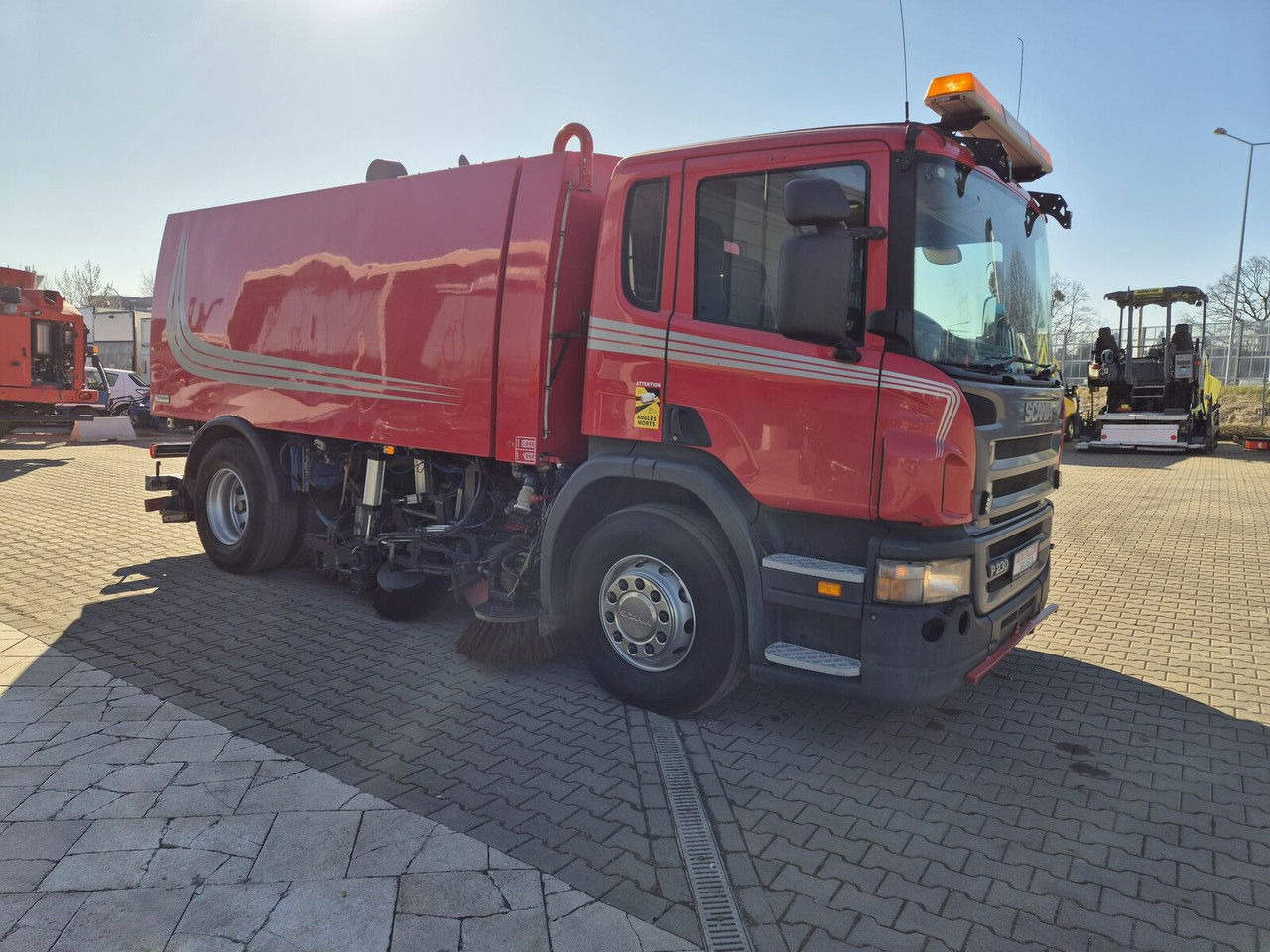 Scania P230 4X2 / Sweeper / Johnston VX800 / Sprayer / LOW Mileage / - Sopmaskin: bild 5 Scania P230 4X2 / Sweeper / Johnston VX800 / Sprayer / LOW Mileage / - Sopmaskin: bild 5