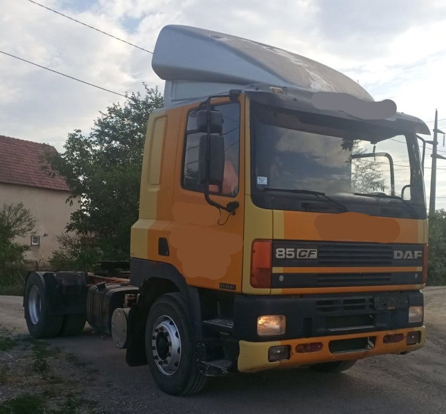 DAF CF 85.430 4x2 tractor unit - euro 2 - manual ZF - Dragbil: bild 3 DAF CF 85.430 4x2 tractor unit - euro 2 - manual ZF - Dragbil: bild 3