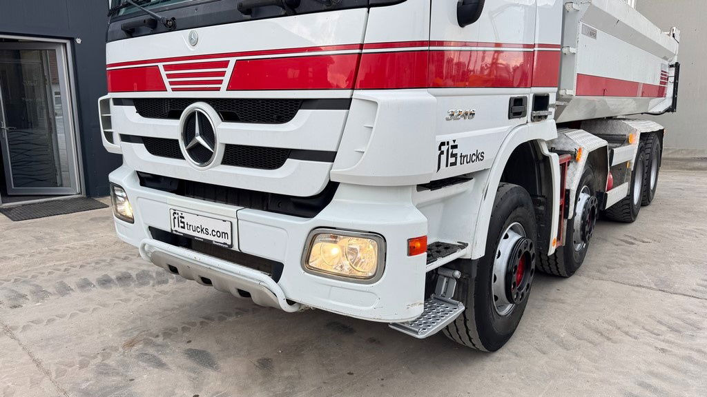 Mercedes-Benz Actros 3246 8X4 mulda tipper - retarder - hydr. back door - Tippbil lastbil: bild 3 Mercedes-Benz Actros 3246 8X4 mulda tipper - retarder - hydr. back door - Tippbil lastbil: bild 3