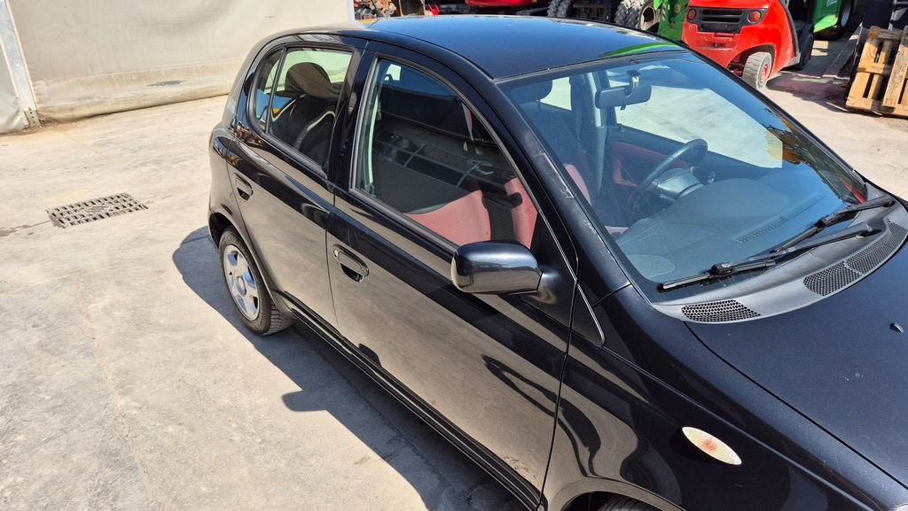Toyota Yaris 1.3 - Petrol - 5 Doors - AC - Hatchback/ Halvkombi: bild 4 Toyota Yaris 1.3 - Petrol - 5 Doors - AC - Hatchback/ Halvkombi: bild 4