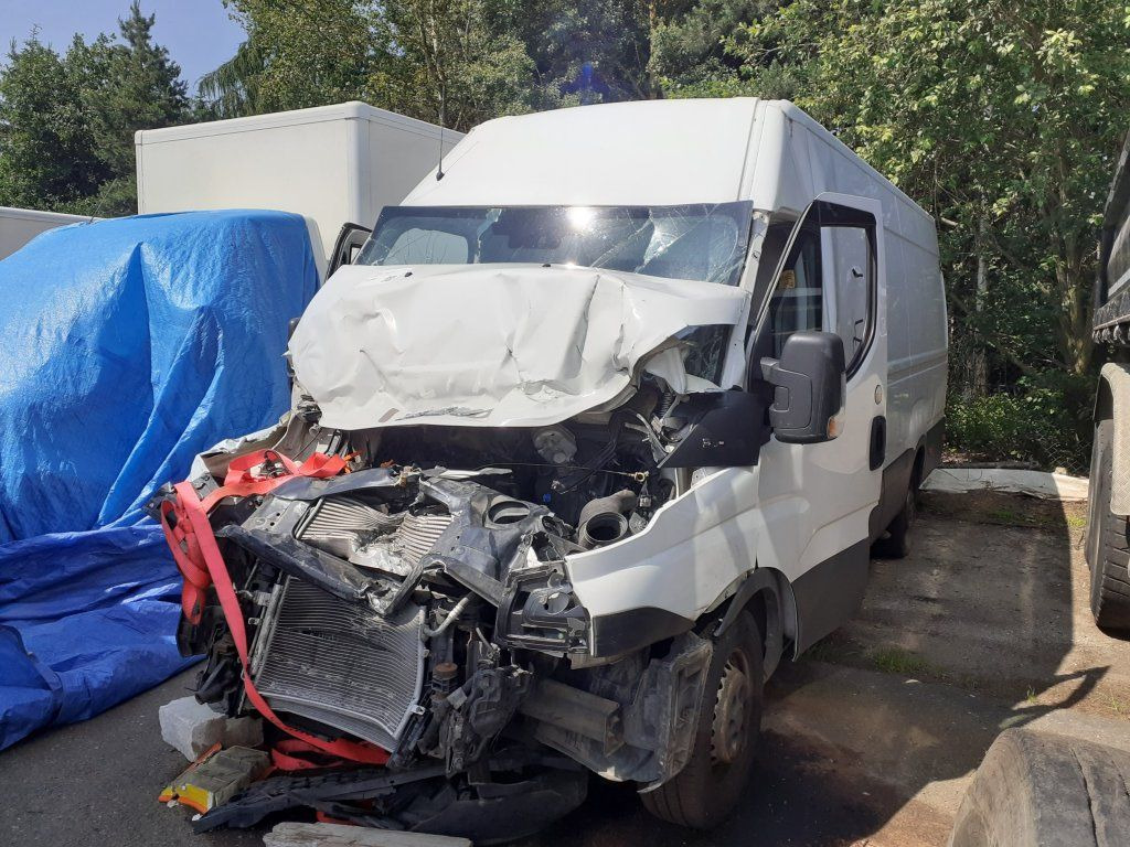 Iveco Daily 35S16 maxi Damaged - Skåpbil: bild 2 Iveco Daily 35S16 maxi Damaged - Skåpbil: bild 2