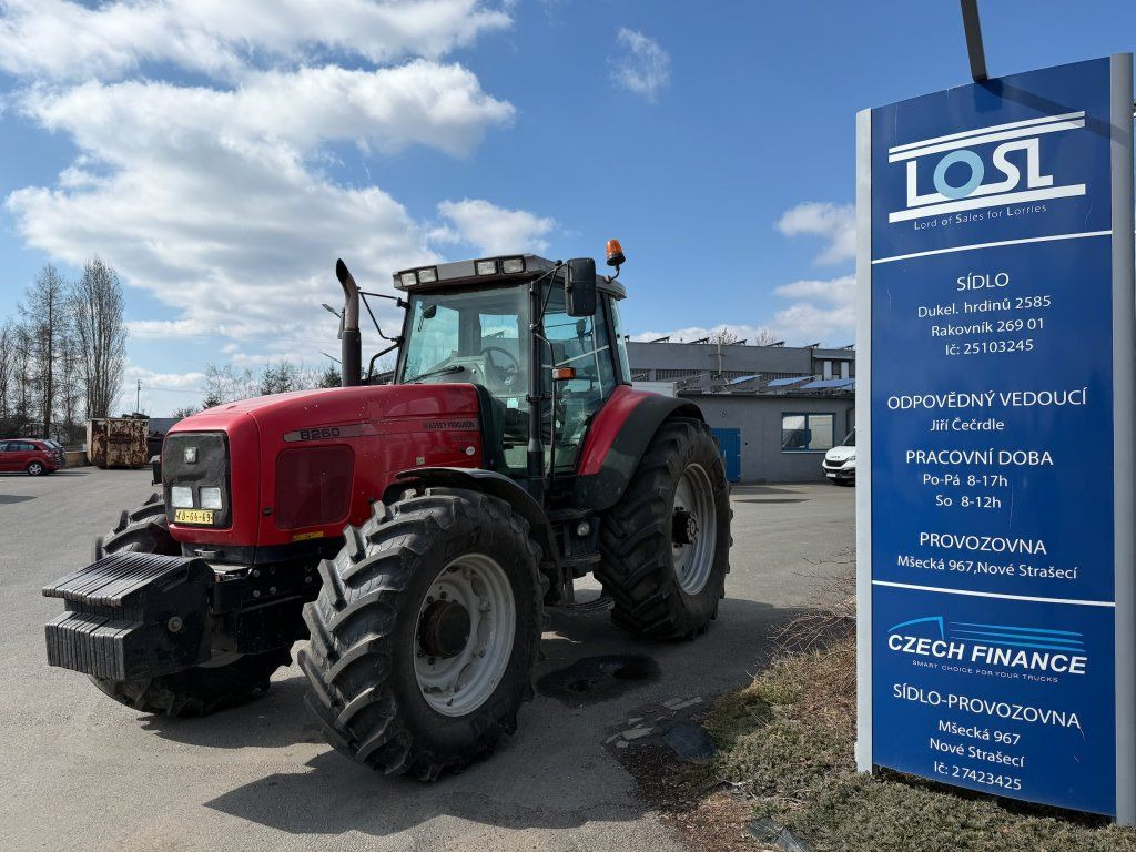 Massey Ferguson MF8260 - Traktor: bild 1 Massey Ferguson MF8260 - Traktor: bild 1