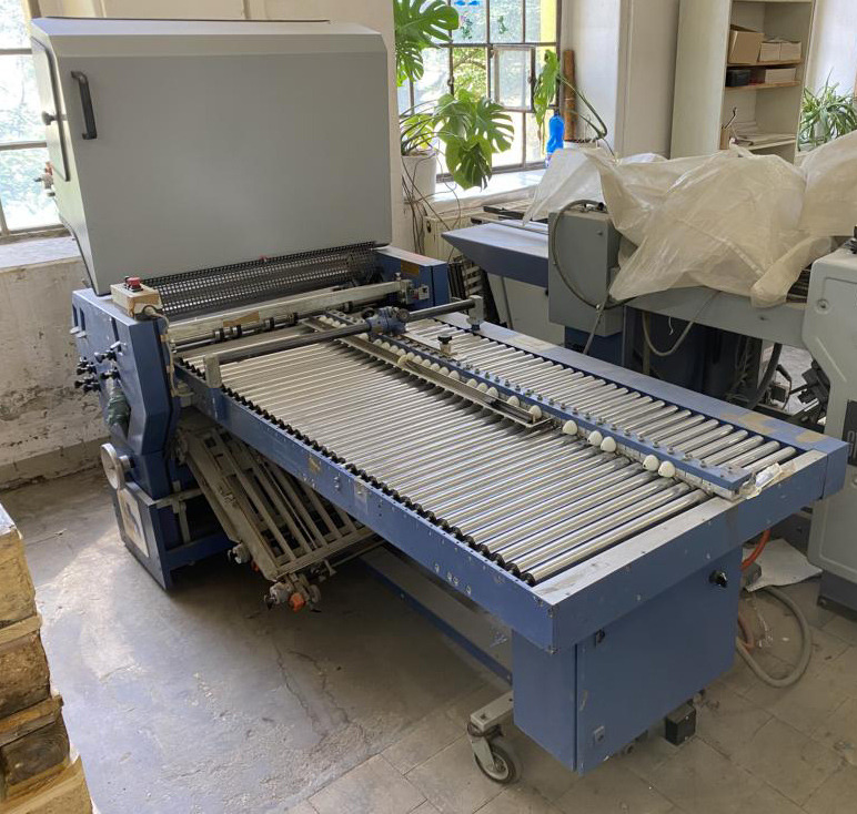 2nd mobile and height adjustable four - buckle plate folder Herzog & Heymann H&H M7.35-4 - Vikmaskin: bild 1 2nd mobile and height adjustable four - buckle plate folder Herzog & Heymann H&H M7.35-4 - Vikmaskin: bild 1