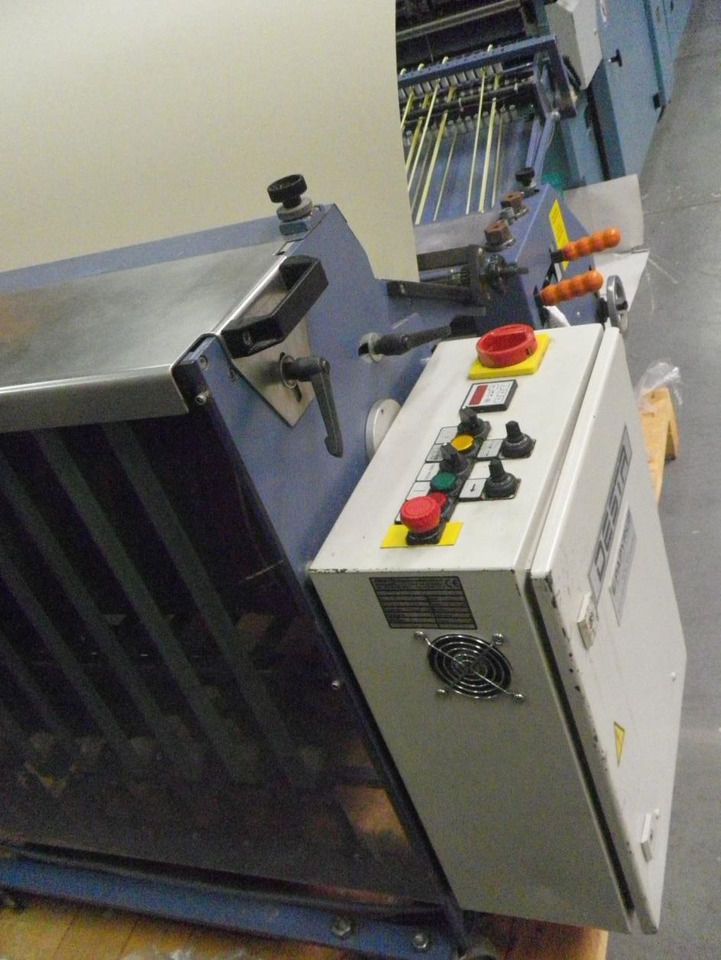 DESTA BAS-FSA 700 - combinable pressing unit with vertical stack delivery - Vikmaskin: bild 2 DESTA BAS-FSA 700 - combinable pressing unit with vertical stack delivery - Vikmaskin: bild 2