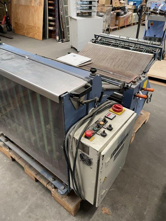DESTA BAS-FSA 700 - combinable pressing unit with vertical stack delivery from 2006 - Vikmaskin: bild 3 DESTA BAS-FSA 700 - combinable pressing unit with vertical stack delivery from 2006 - Vikmaskin: bild 3