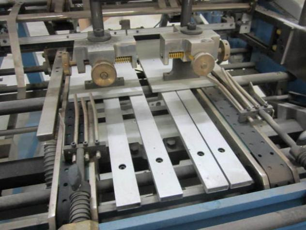 Fidia Dora-Combi Folder Folding Gluing Machine - Vikmaskin: bild 4 Fidia Dora-Combi Folder Folding Gluing Machine - Vikmaskin: bild 4