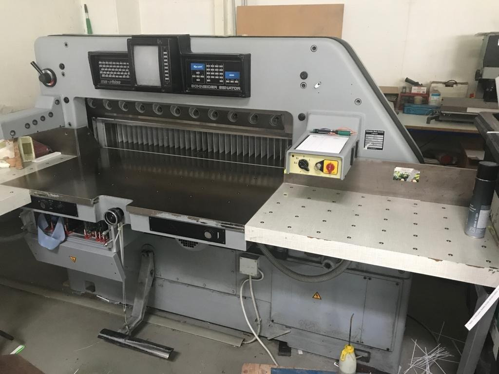 Schneider SENATOR cutting machine 115 MC - Pappersskärmaskin: bild 1 Schneider SENATOR cutting machine 115 MC - Pappersskärmaskin: bild 1