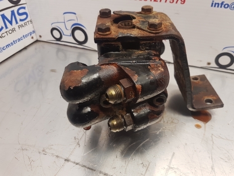 Case 94 And 1200 Series Power Steering Orbital Unit K207419 - Styrning för Traktor: bild 4 Case 94 And 1200 Series Power Steering Orbital Unit K207419 - Styrning för Traktor: bild 4