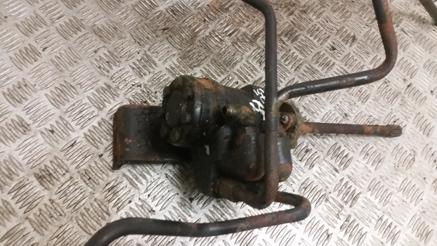 Case David Brown 94, 1210, 1215, 1694, 1594 Hydro Steering Orbital Unit K207419 - Styrning för Traktor: bild 2 Case David Brown 94, 1210, 1215, 1694, 1594 Hydro Steering Orbital Unit K207419 - Styrning för Traktor: bild 2