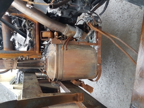 Case Maxxum 115, 125, 145 Steyr Profi 4115, 4125 Engine Exhaust Muffler 47828013 - Ljuddämpare för Traktor: bild 1 Case Maxxum 115, 125, 145 Steyr Profi 4115, 4125 Engine Exhaust Muffler 47828013 - Ljuddämpare för Traktor: bild 1