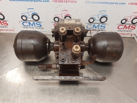 Claas Ares 836, 815, 816, 826 Suspension Controle Valve Parts Only 7700061891 - Fjädring för Traktor: bild 1 Claas Ares 836, 815, 816, 826 Suspension Controle Valve Parts Only 7700061891 - Fjädring för Traktor: bild 1