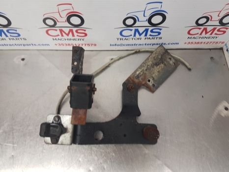 Deutz Agrotron 135, Mk3, 120 Hydraulic Spool Bracket 04418202.4, 04418528 - Hydraulpump: bild 2 Deutz Agrotron 135, Mk3, 120 Hydraulic Spool Bracket 04418202.4, 04418528 - Hydraulpump: bild 2