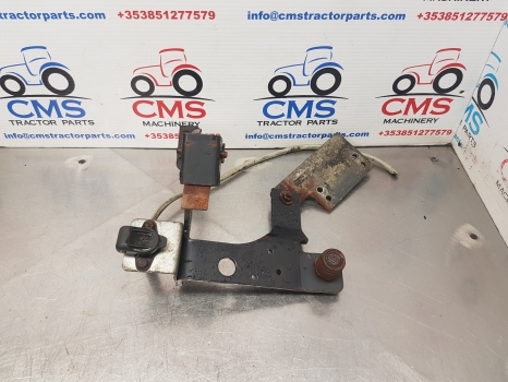 Deutz Agrotron 135, Mk3, 120 Hydraulic Spool Bracket 04418202.4, 04418528 - Hydraulpump: bild 1 Deutz Agrotron 135, Mk3, 120 Hydraulic Spool Bracket 04418202.4, 04418528 - Hydraulpump: bild 1